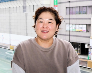 能登の被災地へヒマワリの種を届け、被災者への講演を予定する菊地いつかさん＝明石市内