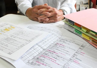 過労自死した女性獣医師の父親は長時間勤務の実態を調べた。「仕事終わらない」などＬＩＮＥのやりとりもつぶさに記載した＝兵庫県阪神地域（画像の一部を加工しています）