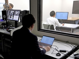 ２０年前に設立された安全研究所「あんけんＬａｂｏ」。別室からマジックミラー越しに被験者の様子を観察できる＝大阪市淀川区、ＪＲ西日本鉄道本部（撮影・辰巳直之）