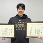 ひょうご被害者支援センターなどに寄付を行った阪神タイガースの才木浩人投手（球団提供）