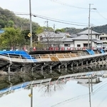 崩落した歩道＝加古川市平荘町小畑