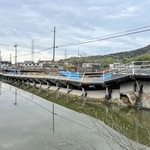 崩落した歩道＝加古川市平荘町小畑
