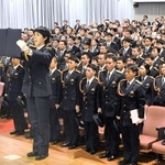 警察官になった決意を宣誓する初任科生たち＝兵庫県警察学校