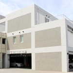 既存のパラスポーツ拠点の「障害者スポーツ交流館」。隣接地での新施設整備が検討される＝神戸市西区曙町