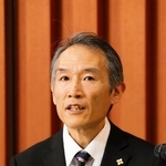 着任会見で抱負を述べる神戸地検の清野憲一検事正＝神戸市中央区橘通１