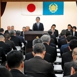 署長会議で訓示する小西康弘本部長＝県警本部