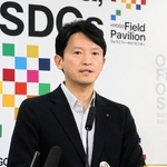 定例会見で話す兵庫県の斎藤元彦知事＝２２日午後、神戸市中央区、県庁