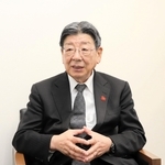 被災後の宮城県南三陸町の歩みを語る佐藤仁さん＝洲本市本町４（撮影・上田勇紀）