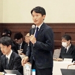 県・市町懇話会であいさつする斎藤元彦知事＝兵庫県公館