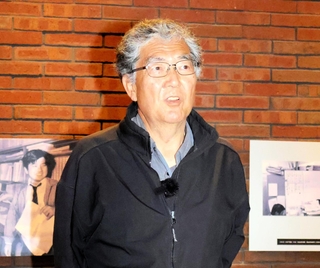 襲撃時、現場に居合わせた高山顕治さん。報道陣に思いを語った＝西宮市与古道町、朝日新聞阪神支局