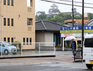 １日にサルの目撃情報があった姫路城近くの道路。３日には城内でも目撃された＝３日午後、姫路市鷹匠町
