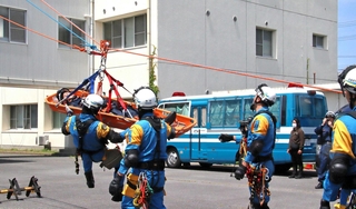 淡路島の「災害対策拠点」として整備された淡路署津名西分庁舎であった訓練＝２０２５年５月、淡路市郡家