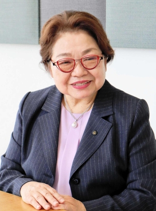 「共学化には反発もあったが、卒業生だったことで分かち合えたことも」と振り返る高橋享子学長＝西宮市池開町、武庫川女子大学