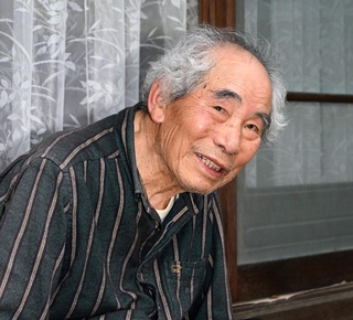 箱木家の当主、箱木眞人さん＝神戸市北区山田町衝原（撮影・斎藤雅志）