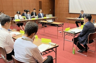 播但連絡道路の管理・運営の在り方などが話し合われた有識者会議の初会合＝神戸市中央区下山手通４