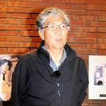 襲撃時、現場に居合わせた高山顕治さん。報道陣に想いを語った＝西宮市与古道町、朝日新聞阪神支局