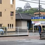 １日にサルの目撃情報があった姫路城近くの道路。３日には城内でも目撃された＝３日午後、姫路市鷹匠町