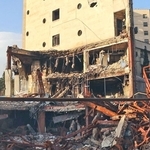 イランの首都テヘランで、爆撃を受けて破壊された建物（いずれも神戸国際支縁機構提供）