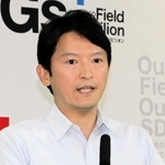 定例会見で話す兵庫県の斎藤元彦知事＝１３日午後、県庁