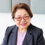 「共学化には反発もあったが、卒業生だったことで分かち合えたことも」と振り返る高橋享子学長＝西宮市池開町、武庫川女子大学