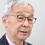 インタビューに応じる土師守さん。少し伏し目がちに息子への思いを語った＝１３日午後、神戸市中央区東川崎町１、神戸新聞社（撮影・大田将之）