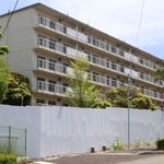 水道部品がなくなっていたのが見つかったＵＲ新多聞団地＝神戸市垂水区学が丘５