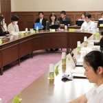 現役世代のがん対策推進について話し合う検討会の初回会合＝26日午後、兵庫県公館