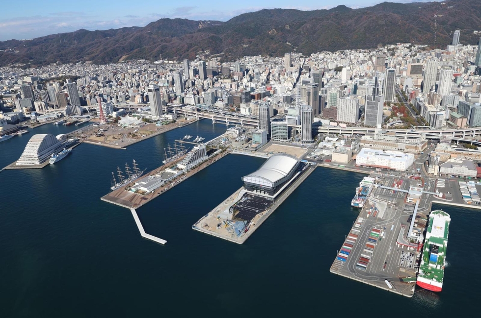 港の再開発を束ねるために作られた市の会社が、解散を検討される側になった