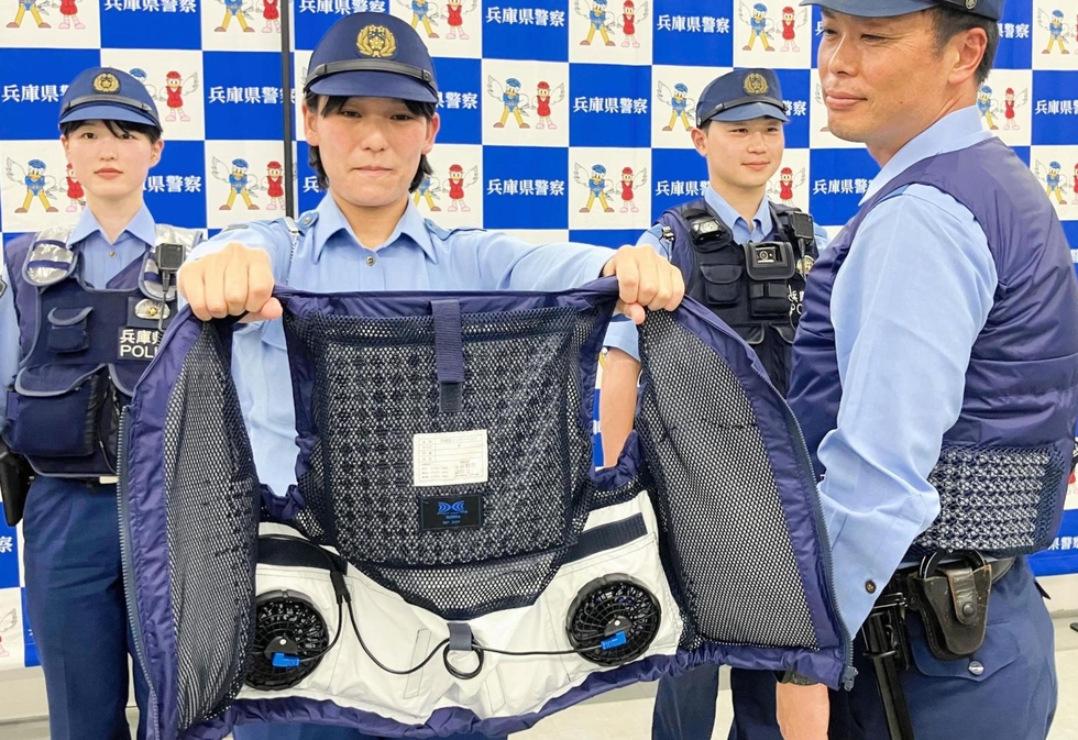 暑さ和らぐ空調ベスト 兵庫県警、熱中症対策で導入 5年間にわたり毎年
