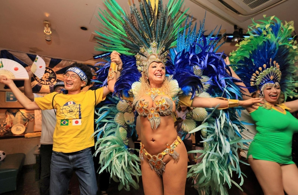 王国」の底力、拍手でたたえ 日本とブラジルのサポーターが一緒に応援