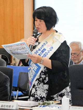 「原発問題は人権の問題」と訴える森松明希子さん＝環境省