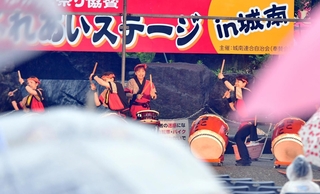 和太鼓演奏などが披露された城南公園＝姫路市塩町