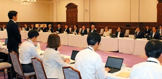斎藤元彦知事や久元喜造神戸市長ら幹部が出席した県・市連絡会議＝兵庫県公館