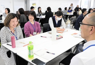 更年期の体験談や職場での対応について意見を交わしたワークショップ＝ＫＯＢＥ　Ｃｏ　ＣＲＥＡＴＩＯＮ　ＣＥＮＴＥＲ