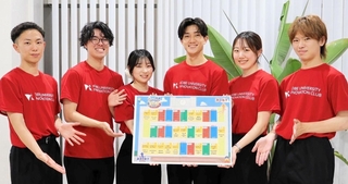 ボードゲームの試作品を紹介する神戸大起業部「Ｓｔａｎｄｙ」のメンバー＝神戸市灘区六甲台町、神戸大