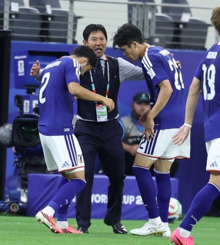 オランダ戦で選手に声をかける日本代表の森保一監督。ブラジル戦での采配も注目される＝ダラススタジアム（撮影・中田匡峻）