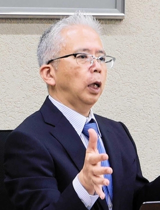 共学化について説明する淳心学院中学・高校の藤村雄二校長＝姫路市本町