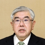 会見で抱負を述べる神戸家裁の田中健治所長＝神戸市兵庫区荒田町３