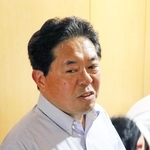知事給与減額案に対し、会派の態度が変わった経緯を説明する兵庫県議会自民党議員団の北口寛人幹事長＝８日午後、県庁