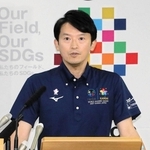 定例会見で話す兵庫県の斎藤元彦知事＝１０日午後、県庁
