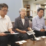 調査の発表をする教職員組合の担当者ら＝兵庫県庁