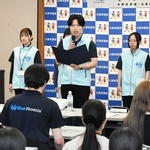 特殊詐欺被害防止などに向けた活動への決意を語るブルーフェニックス隊の学生ら＝神戸市中央区下山手通５、兵庫県警本部