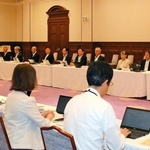 斎藤元彦知事や久元喜造神戸市長ら幹部が出席した県・市連絡会議＝兵庫県公館