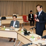 自然災害への対応について意見を交わした神戸市防災会議の専門部会＝24日午後、同市役所