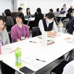 更年期の体験談や職場での対応について意見を交わしたワークショップ＝ＫＯＢＥ　Ｃｏ　ＣＲＥＡＴＩＯＮ　ＣＥＮＴＥＲ