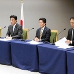 拉致問題の解決を目指すオンラインシンポジウムに参加した拉致被害者家族ら＝２４日夜、東京都千代田区