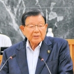 退任の意向を表明する小野市の蓬萊務市長＝２６日午後、小野市議会