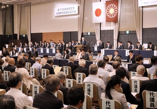 来春の統一地方選に向けた結束を確認した自民党県連大会＝５日午後、神戸市内