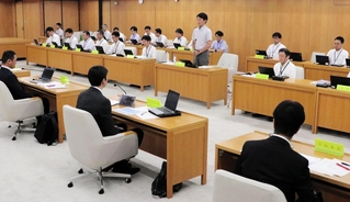 兵庫県の財政健全化に向けて議論した会議＝１３日午後、県庁