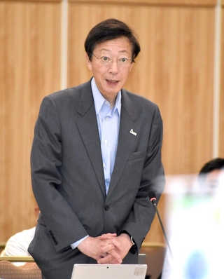 あいさつする指定都市市長会長の久元喜造神戸市長＝東京都千代田区